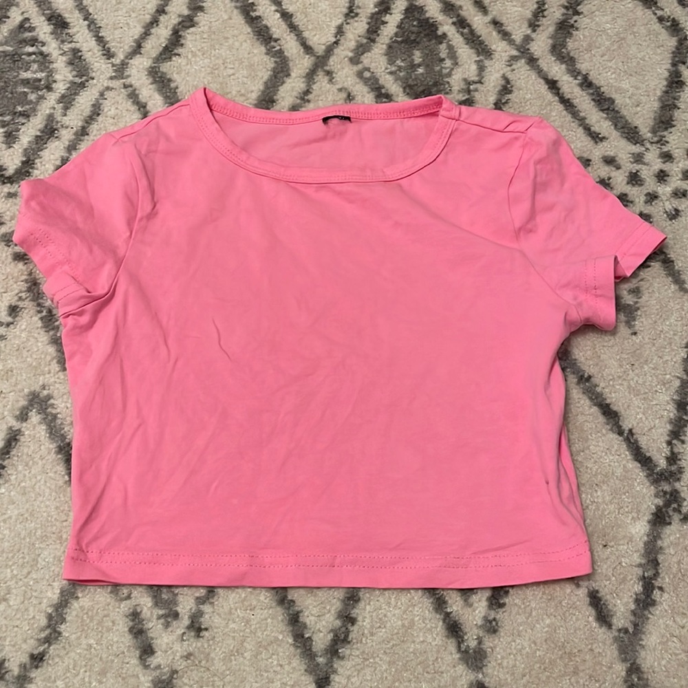Pink cropped tee! 💗